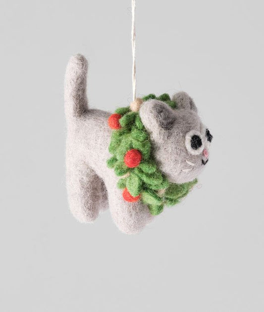 Ernest, Cat in Wreath Decoration